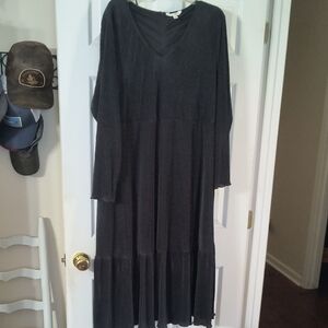 Terra & Sky Black Tiered Long Sleeve V-Neck Dress